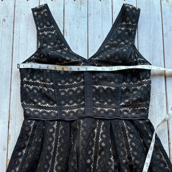 Ann Taylor Loft | lace overlay | black | nude | tank | a line | size 4 - Picture 5 of 14